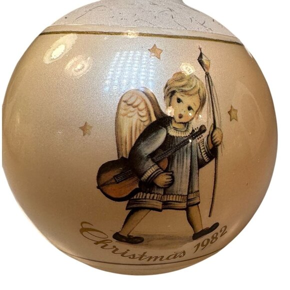 Berta Hummel Angelic Procession 1982 Christmas Glass Ornament 9th Edition - Picture 1 of 8